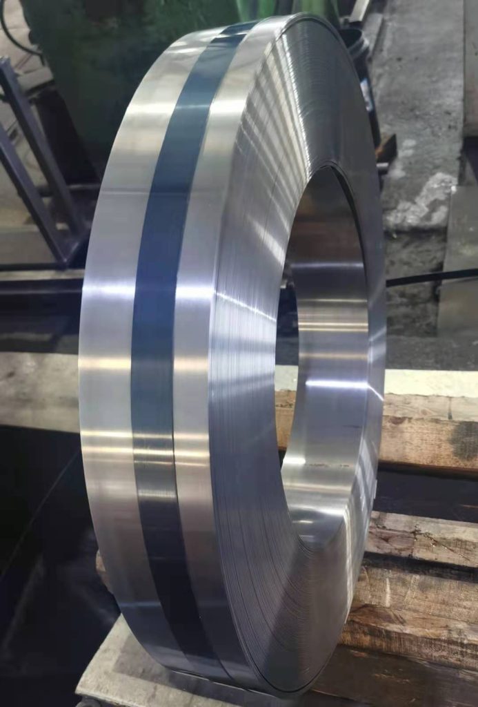 Fleje de acero templado y templado. Hardened and temperature steel strip