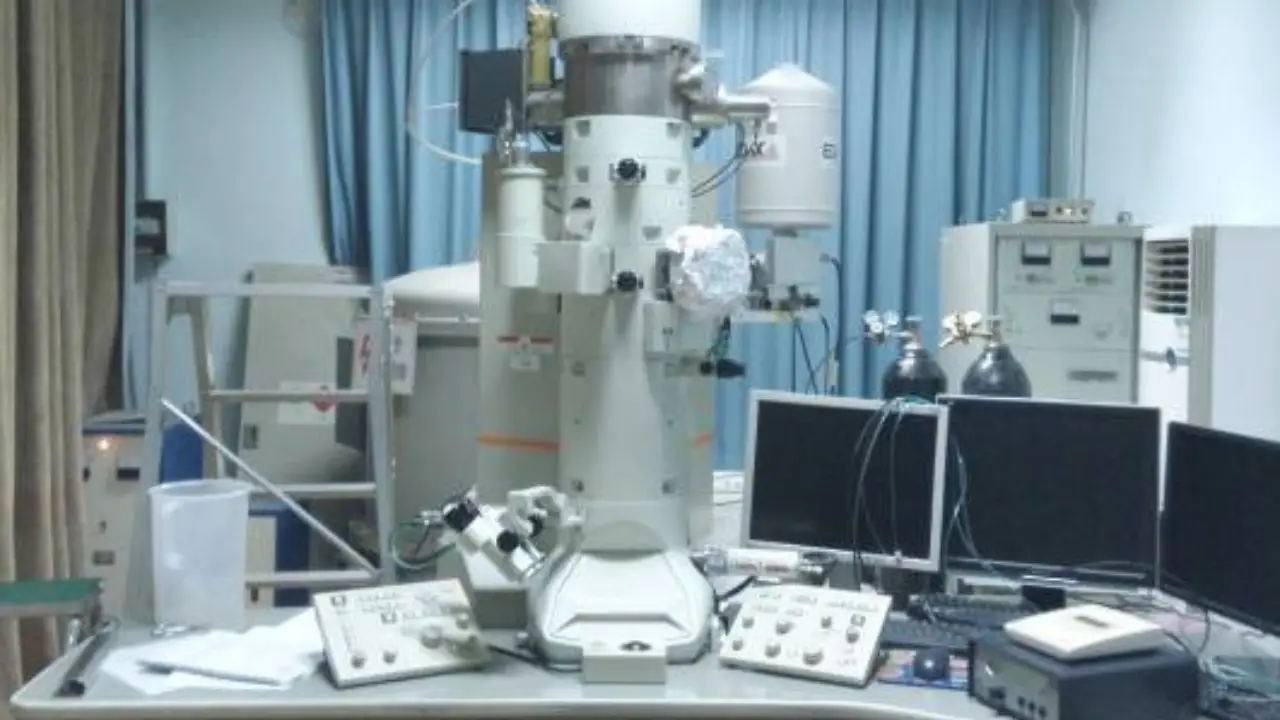 Microscopio electrónico de transmisión JEOL JEM-2100F