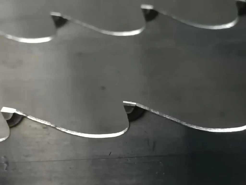 Tiras de acero tratadas térmicamente