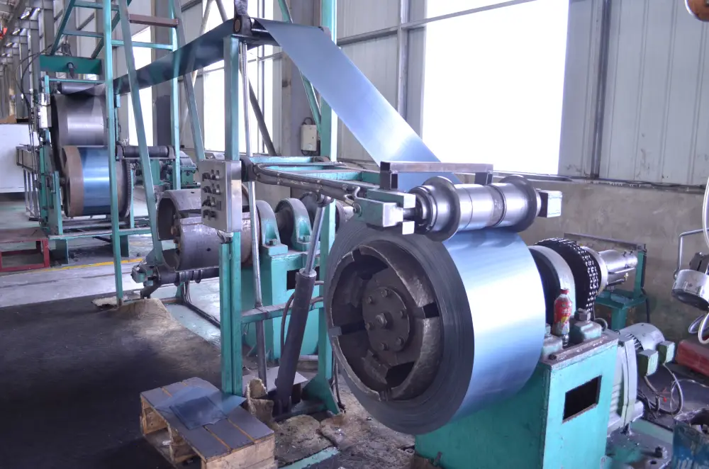 Franja de acero con alto contenido de carbono para resortes